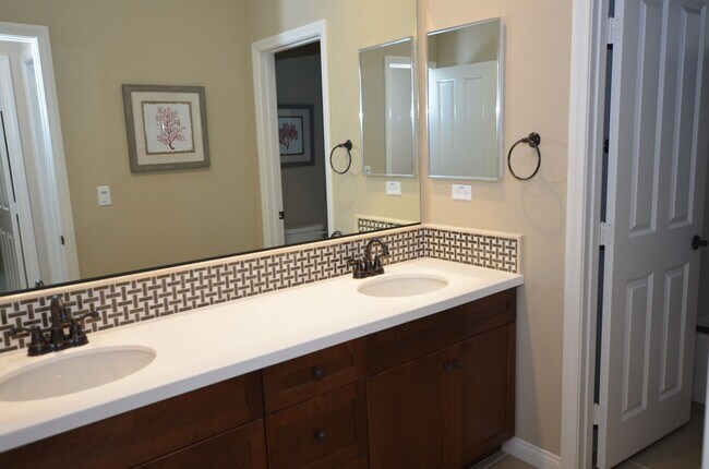 Building Photo - 1005 Sea Glass Wy