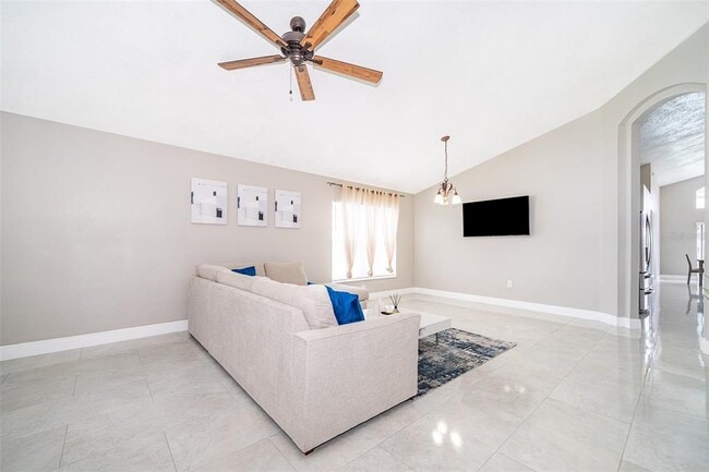 Building Photo - 207 Langham Dr