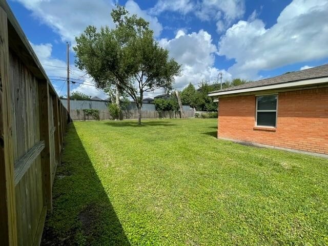 Building Photo - 1805 Wycliffe Dr