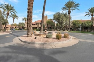 Building Photo - Stunning 2-bedroom, 2-bathroom house located in the desirable area of Scottsdale, AZ.