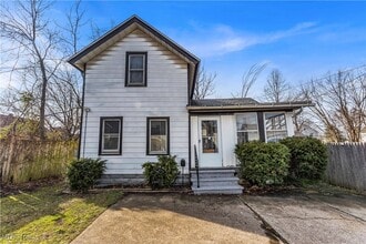 Building Photo - 786 E 156th St