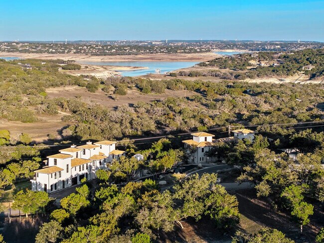 Building Photo - 2701 Bumble Bee Dr