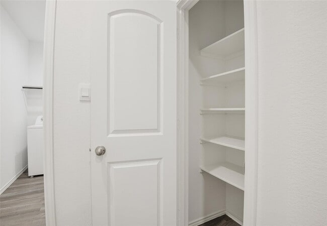 Building Photo - 1055 Llano Trl