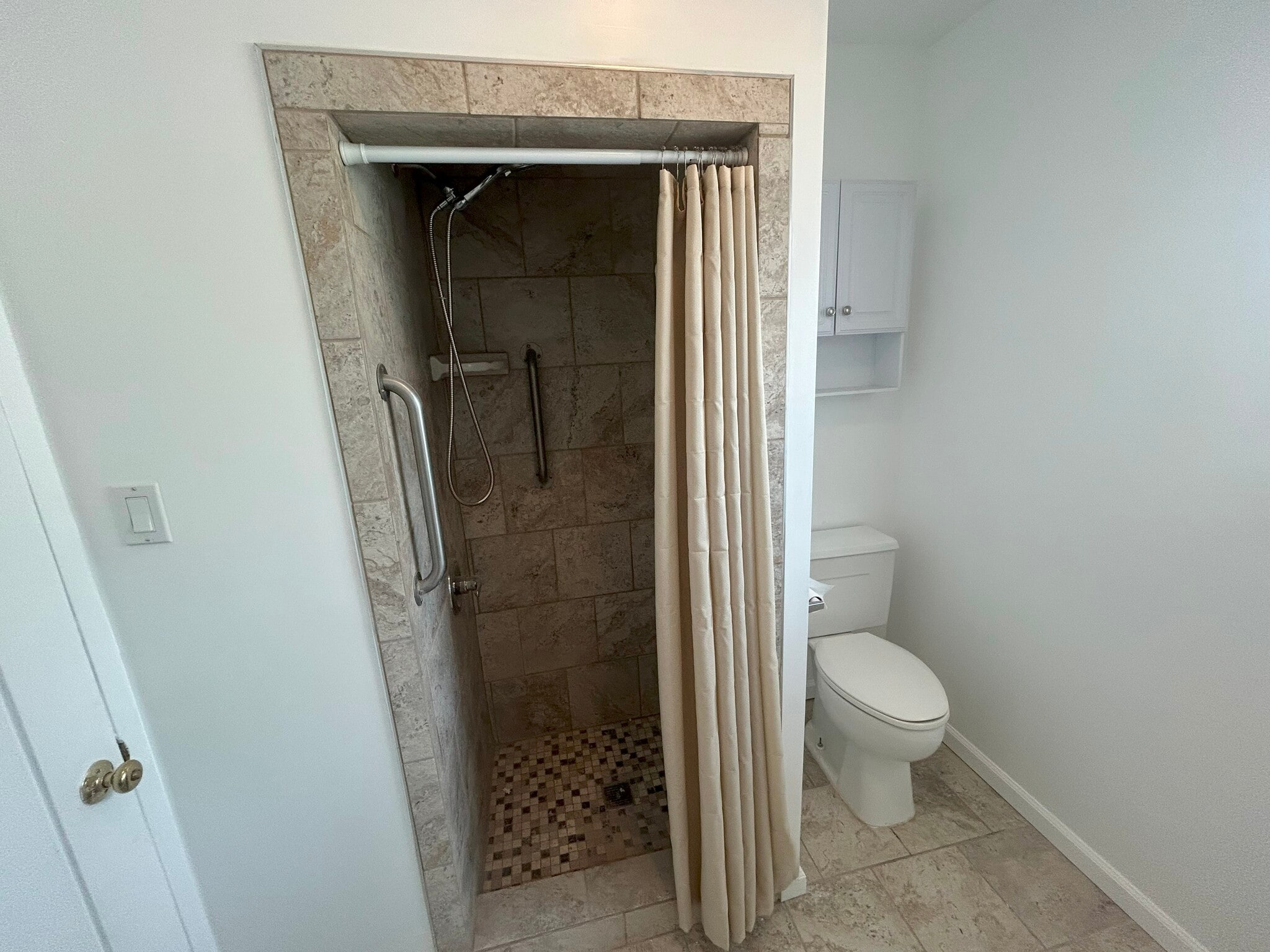 Bathroom Shower - 643 Manchester Ter