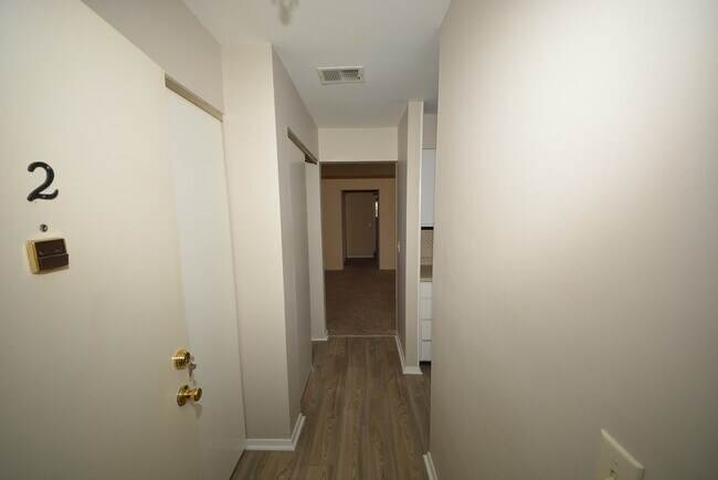 Building Photo - 4330 Villa Dr