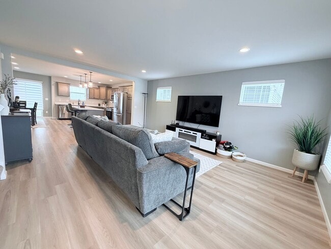 Building Photo - 3 Bed / 2.5 Bath Brand New House in Waunakee, WI!