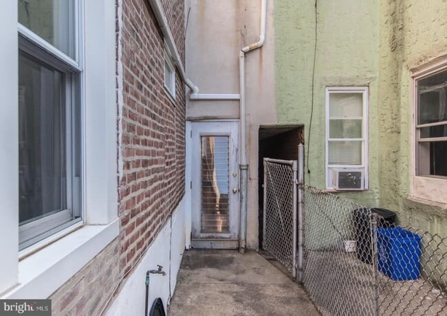 Building Photo - 2550 E Clearfield St