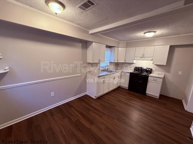 Building Photo - 1454 Delano Ave