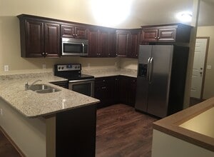 Building Photo - Home in Excellent Family Neighborhood