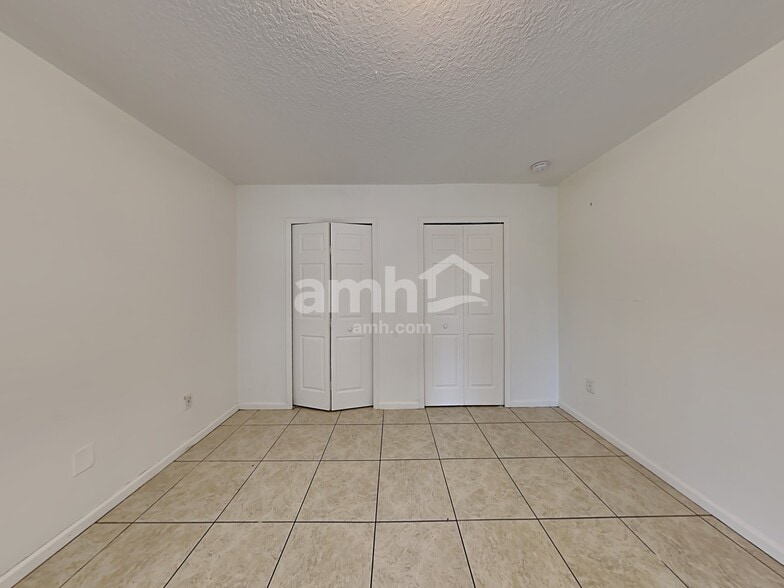 Building Photo - 1009 SW Alcantarra Blvd