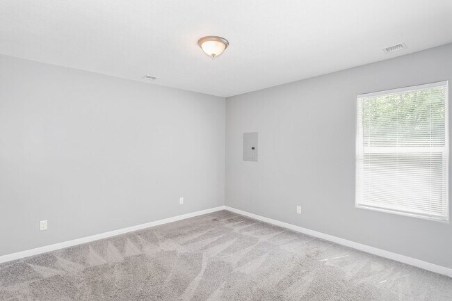 Building Photo - Spacious Duplex Near St. Joe