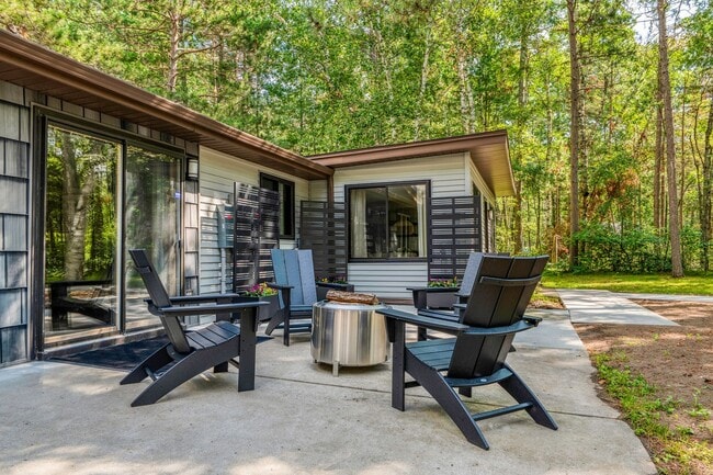 Building Photo - 1241 Birchmont Beach Rd NE