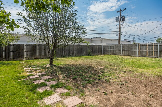 Building Photo - 5119 Oregon Trl
