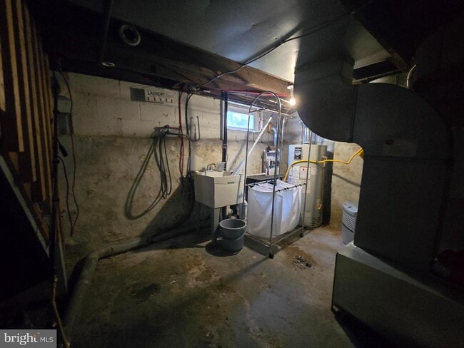 Building Photo - 106 Main St