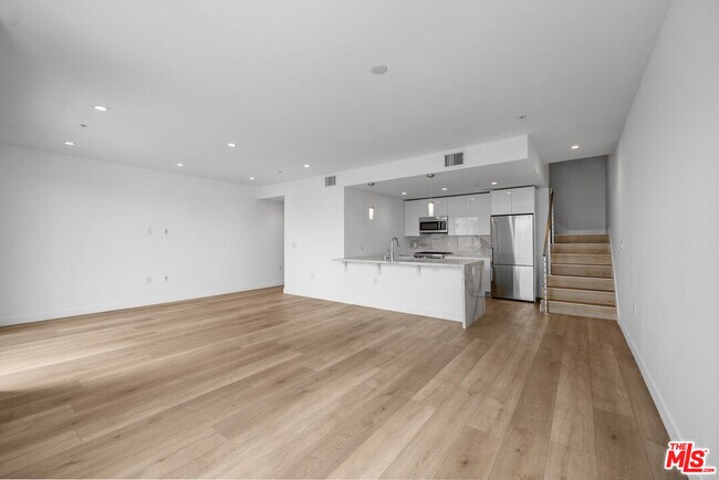 Building Photo - 957 Figueroa Terrace