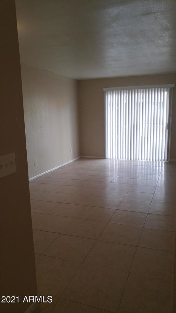 Building Photo - 2808 E Le Marche Ave