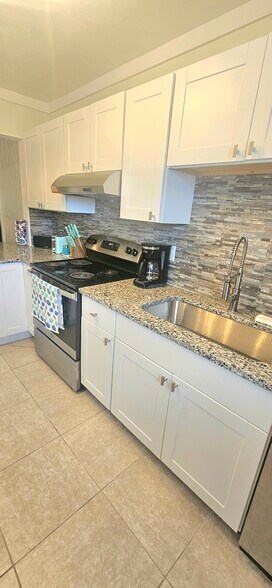 Large stainless steel farm style kitchen sink - 8740 Lueck Ln