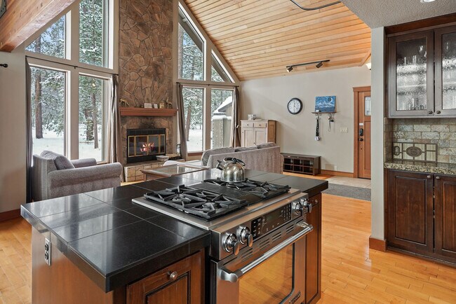Building Photo - 8 Mt Baker Ln