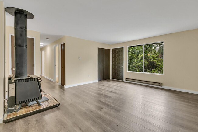 Building Photo - 4104 68th Ave NW