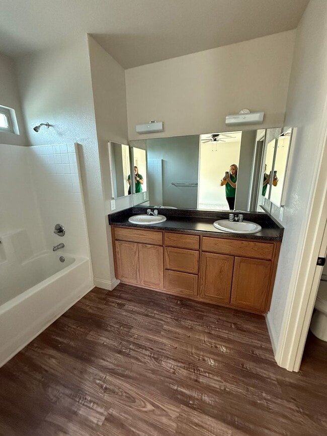 Building Photo - Luxury End Unit in El Dorado Condo for Rent