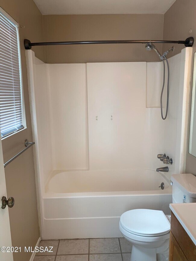 Building Photo - 2602 S Black Moon Dr