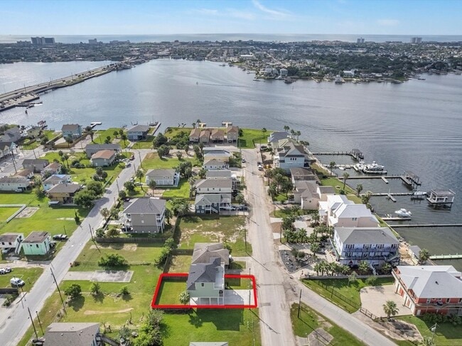 Building Photo - 1102 64th St