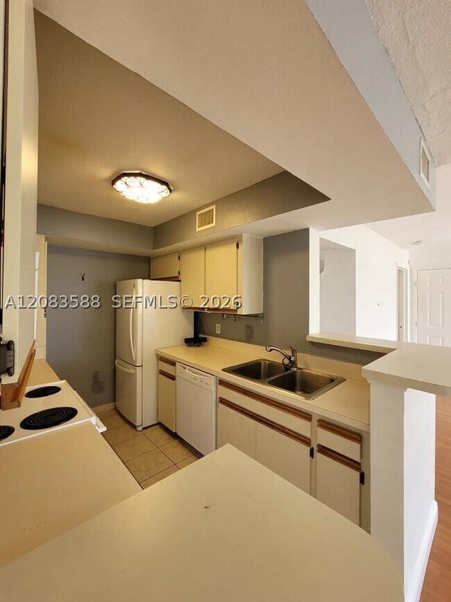 Building Photo - 10581 SW 155th Ct
