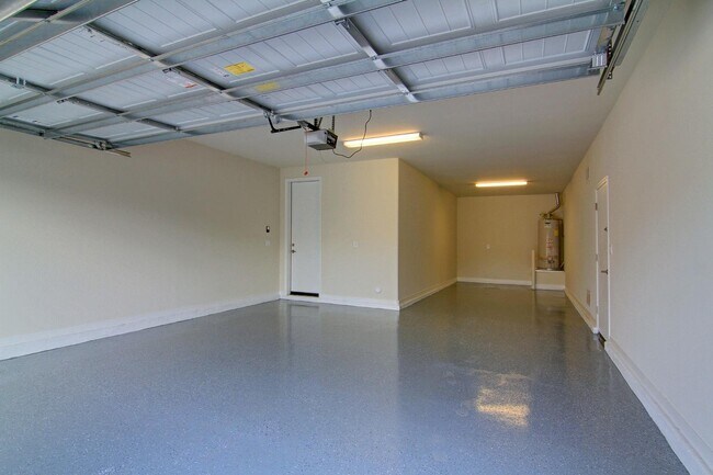 Building Photo - 3607 E Salter Dr