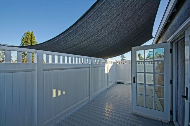 Building Photo - BEAUTIFULLY REMODELED, REDONDO HILLS HOME ...