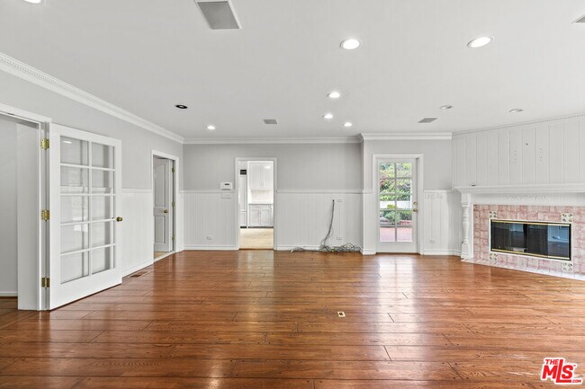 Building Photo - 710 Alta Dr