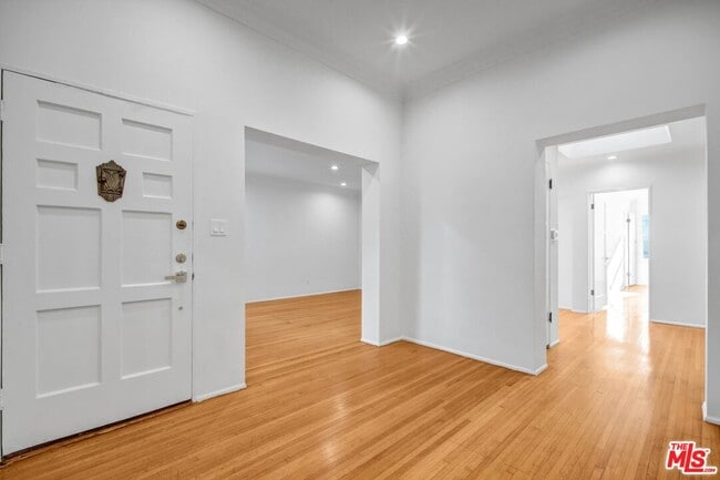Building Photo - 207 S Reeves Dr