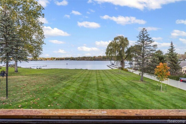 Building Photo - 9510 Beechcrest St