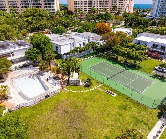 Building Photo - 210 Seaview Dr