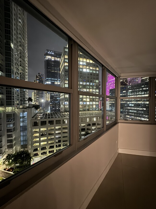 View 1 night - 825 Brickell Bay Dr