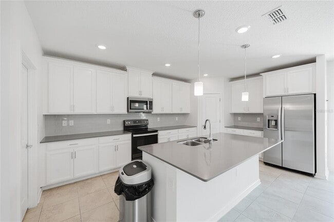 Building Photo - 2910 Black Birch Dr