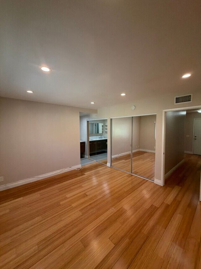 Building Photo - Beautiful 3 Bedroom Home in Avocado Heights
