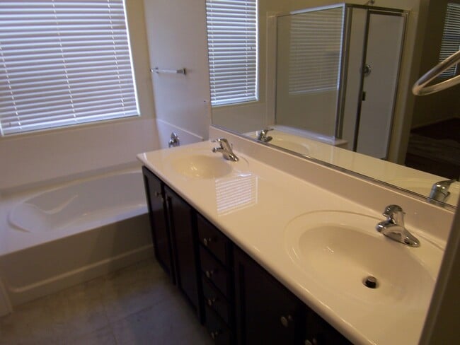 Building Photo - Gilbe Single Story 4 Bedroom