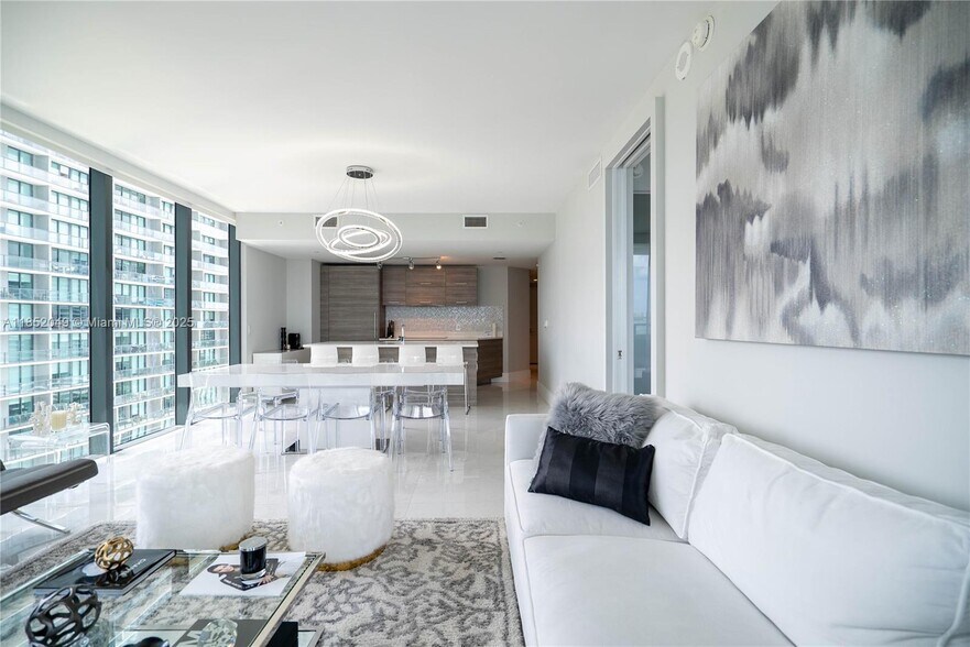 Building Photo - 650 NE 32nd St