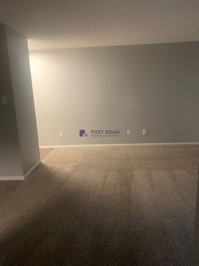 Building Photo - 2800 S Osage Ave