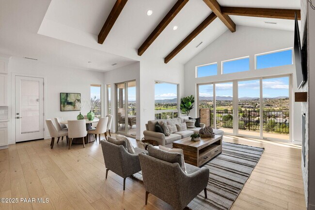 Building Photo - 1109 S Lakeview Dr