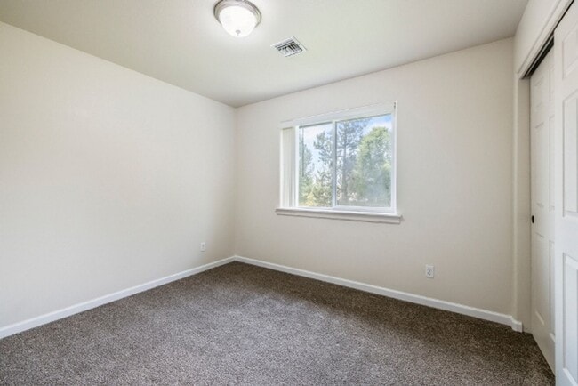 Building Photo - Great home in newer subdivision