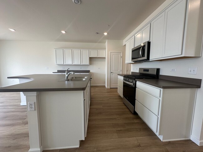 Building Photo - 2320 Horseshoe Cir