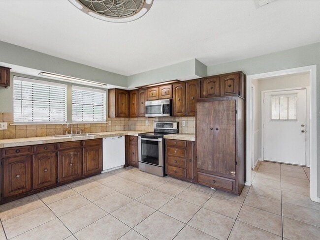 Building Photo - 7419 Lemonwood Ln