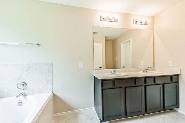 Building Photo - 16155 Beachside Pl