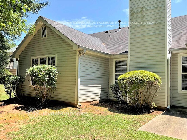 Building Photo - 905 Castlerock Way