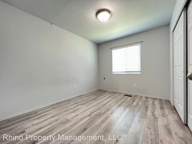 Building Photo - 3 br, 2.5 bath House - 2926 S Sefton Dr