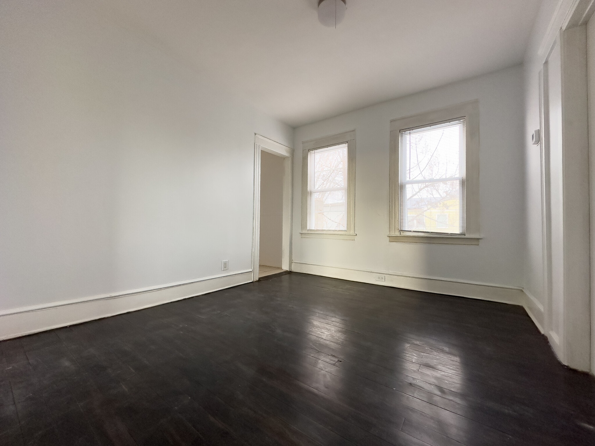 Living Room/Dining Room - 367 Bishop Ave