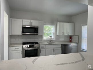 Building Photo - 830 Montclair Ave