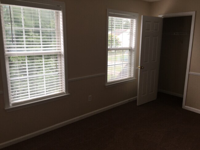 Building Photo - 1671 Heyford Cir NW