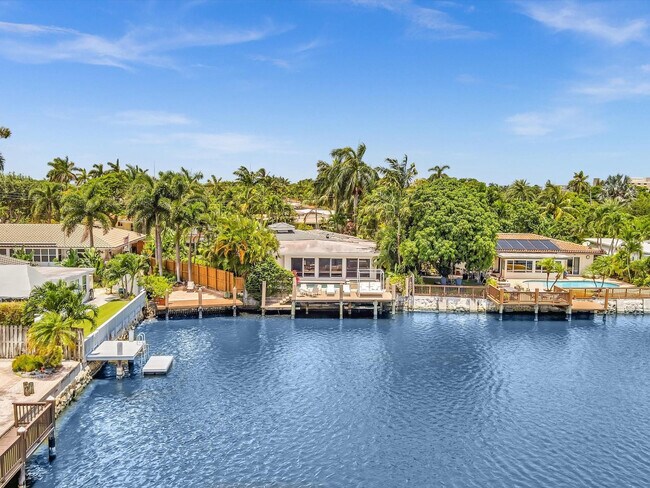 Building Photo - 1640 NE 43rd St